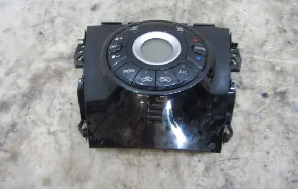 Nissan Note (E12) Climate control unit