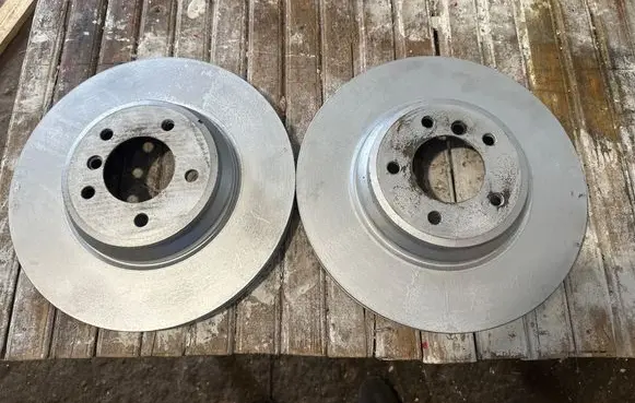 BMW 3 E90 E91 Front brake disc 22J14