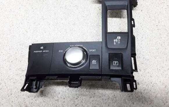 Lexus CT 200H Gear shifter surround trim plastic 15C315
