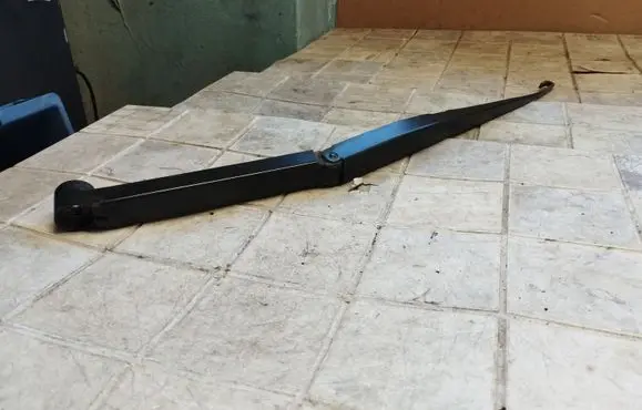 Subaru Outback Front wiper blade arm