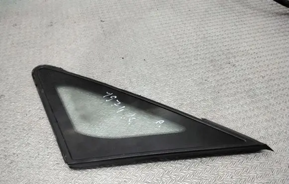 Toyota Avensis Verso Front triangle window/glass 