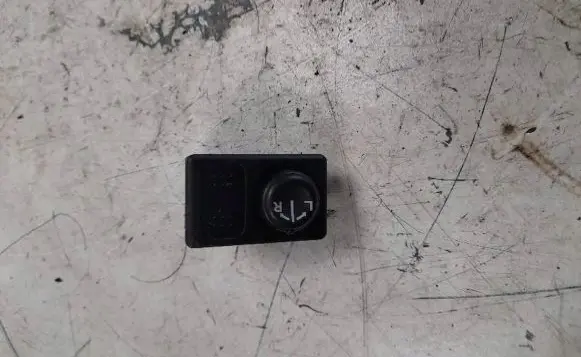 Nissan Primera Wing mirror switch
