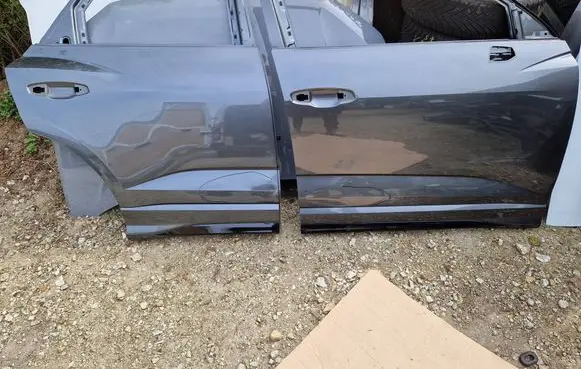 Audi Q3 F3 Front door