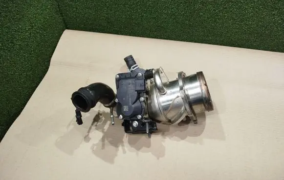 Renault Trafic III (X82) EGR valve cooler 147358452R A41900220 147100361R