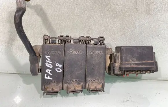 Skoda Fabia Mk2 (5J) Fuse module 5z0937548