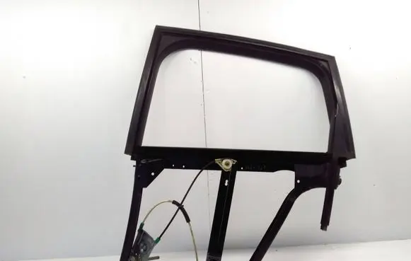 Rear door manual window regulator