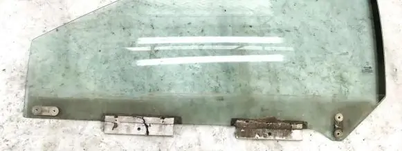 Peugeot 406 Front door window glass four-door