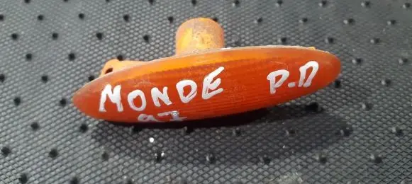 Front fender indicator light