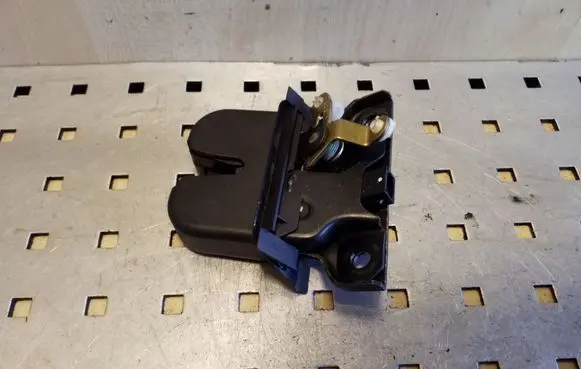 Audi A3 S3 8L Tailgate/trunk/boot lock/catch/latch 8L0827520C