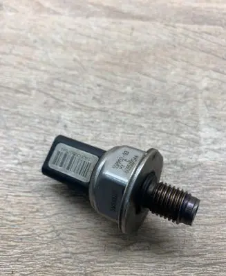 Ford Mondeo MK II Fuel pressure sensor 55PP0203 0609507544