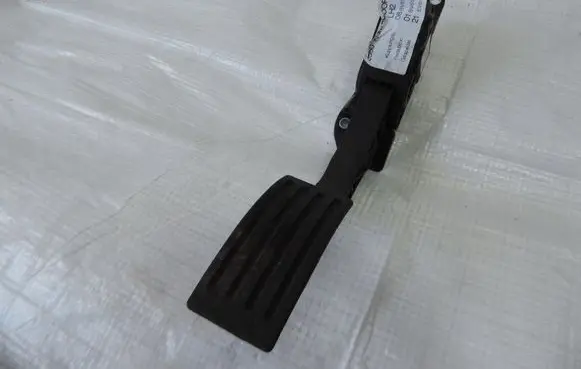 Ford Focus Accelerator throttle pedal EV619F836AA