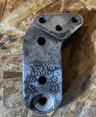 Volvo S40, V40 Engine mount bracket 30611471 30630605