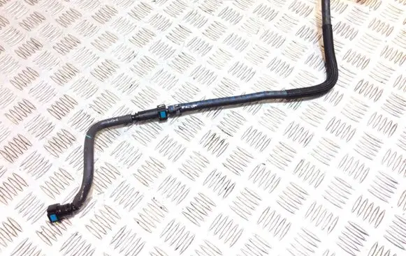Volvo XC90 Fuel line pipe