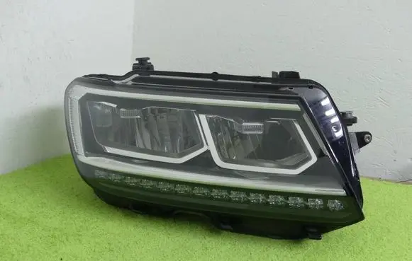 Volkswagen Tiguan Headlight/headlamp 5NB941036E