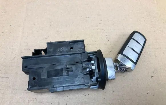Volkswagen PASSAT B6 Ignition lock 3C0905843R