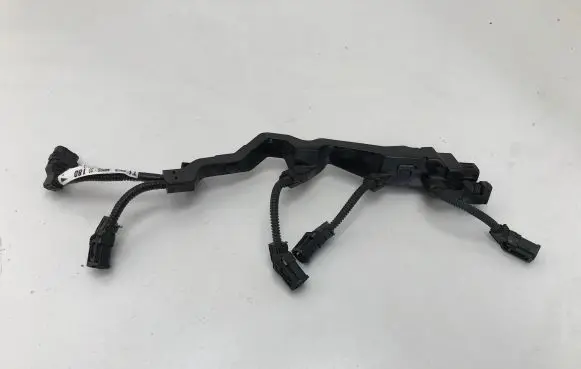 Toyota RAV 4 (XA50) Fuel injector wires 8242533180
