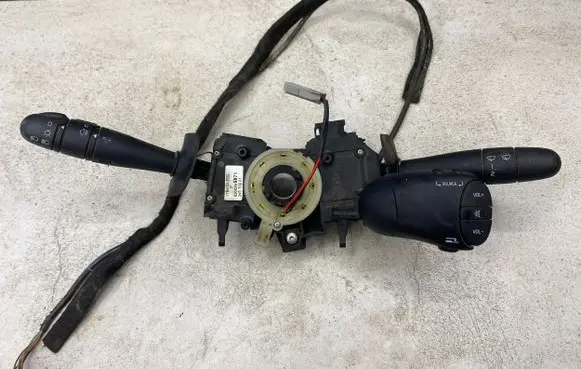 Nissan Kubistar Wiper turn signal indicator stalk/switch 8200299871 34570901 17B4DLEB2
