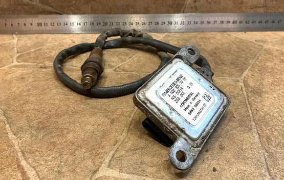 Mercedes-Benz ML W166 Lambda probe sensor A0009057000