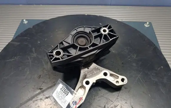 Opel Mokka Gearbox mounting bracket 