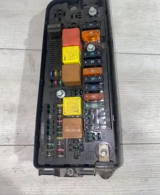 Volkswagen PASSAT B6 Fuse module 13112918 519038004 00042545