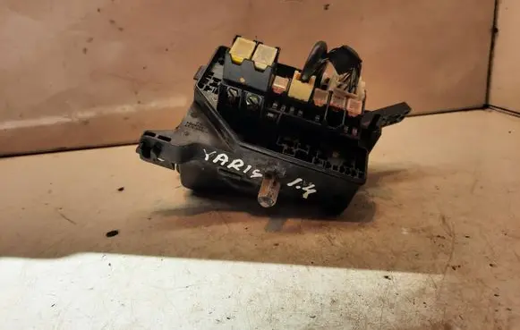 Toyota Yaris Fuse box set 71545127