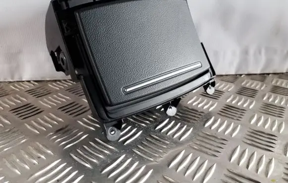 Cup holder front