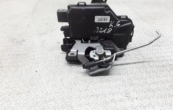 Volkswagen Fox Rear door lock 8E0839015C