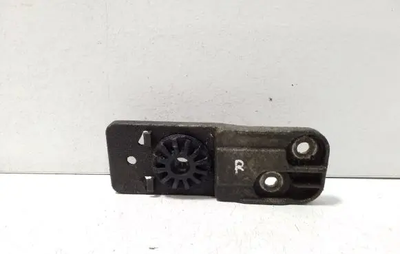 Opel Zafira C Radiator mount bracket 13337826