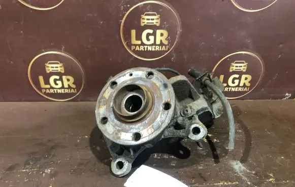 Skoda Octavia Mk2 (1Z) Front wheel hub spindle knuckle