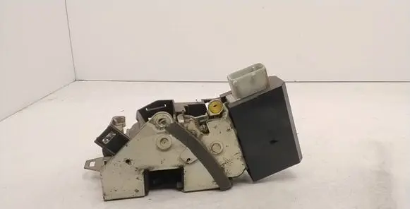BMW 5 E39 Front door lock 8352165 40620751 8711