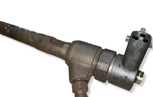 Opel Combo C Fuel injector 0445110083