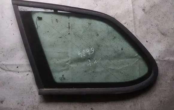 Volkswagen Golf V Rear side window AS2