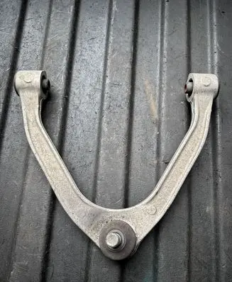 Infiniti M30 Front lower control arm/wishbone 1M12NLM
