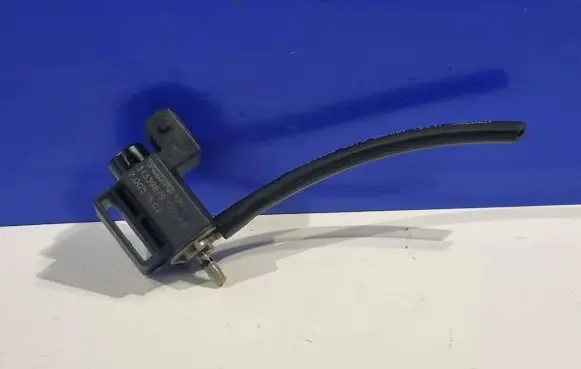 Volvo XC90 Engine mount vacuum valve 31339879