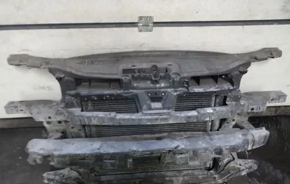 Volkswagen Touran I Front piece kit 