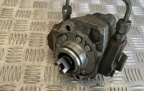 Toyota Avensis T250 Fuel injection high pressure pump 221000R010 HU2940000316