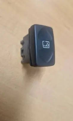 Land Rover Freelander Quarter vent window switch YUF101540