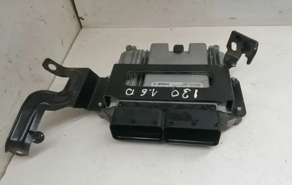 Hyundai i30 Engine control unit/module 0281031578