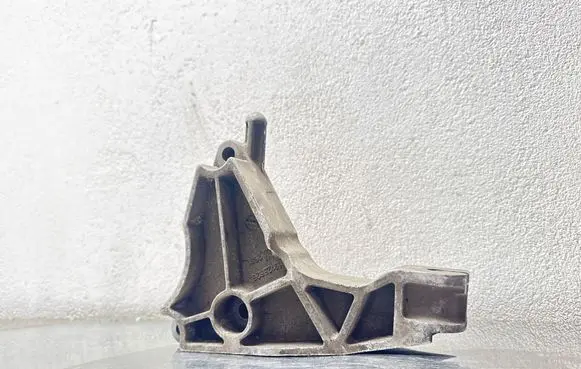 Opel Astra H Engine mounting bracket 13125625