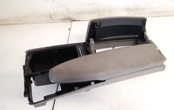 Mercedes-Benz C AMG W204 Armrest a2046800639
