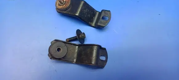 Radiator mount bracket