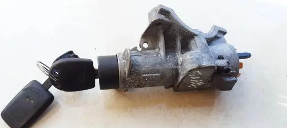 Volkswagen PASSAT B5 Ignition lock 4b0905851a