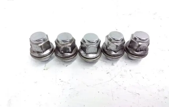 Lexus CT 200H Nuts/bolts 