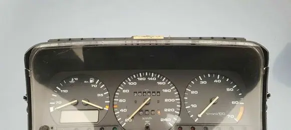 Volkswagen PASSAT B3 Speedometer (instrument cluster) 357919033D