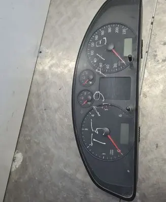 Volkswagen Transporter - Caravelle T5 Speedometer (instrument cluster) 7H0920850R