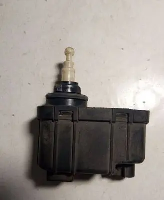 Opel Omega B1 Headlight level adjustment motor 90457812 00437514