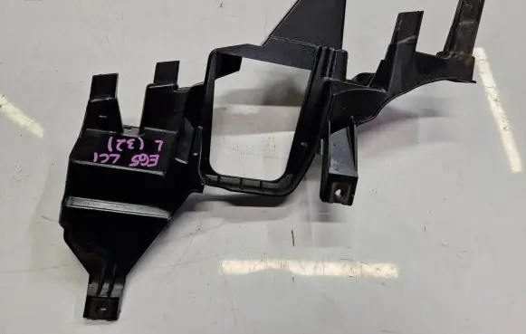 BMW 7 E65 E66 Headlight/headlamp mounting bracket 161697