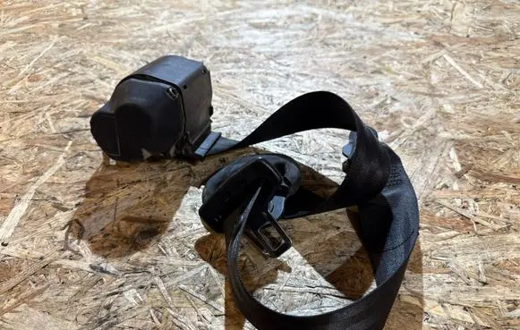 Volkswagen Polo III 6N 6N2 6NF Rear seatbelt 6N0857806