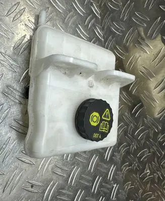 Renault Zoe Brake fluid reservoir 0204850986