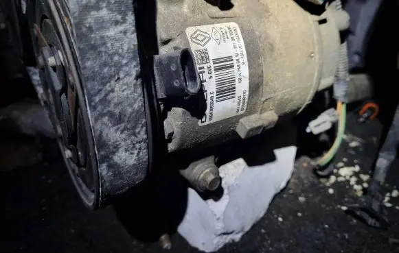 Renault Megane I Air conditioning (A/C) compressor (pump) 1391468